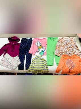 Lot Of Girls Cute Clothes Size 5T Years Gap, Levi’s Excellent Condition